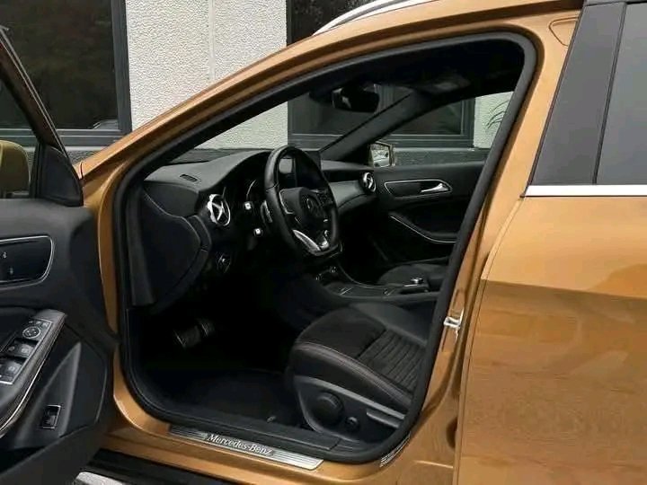 1000025112.jpg MERCEDES-BENZ GLA 180