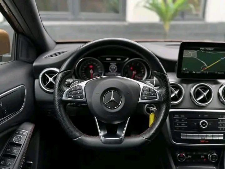 1000025114.jpg MERCEDES-BENZ GLA 180