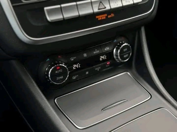 1000025115.jpg MERCEDES-BENZ GLA 180