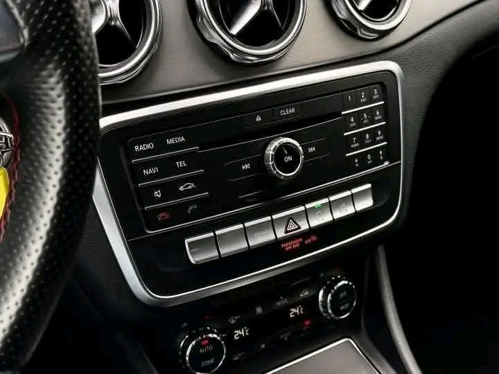 1000025116.jpg MERCEDES-BENZ GLA 180