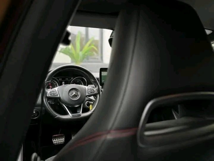 1000025117.jpg MERCEDES-BENZ GLA 180