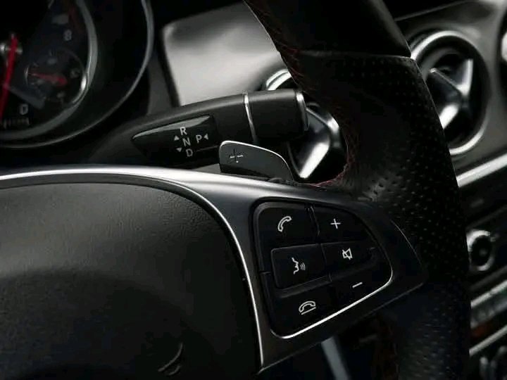 1000025118.jpg MERCEDES-BENZ GLA 180