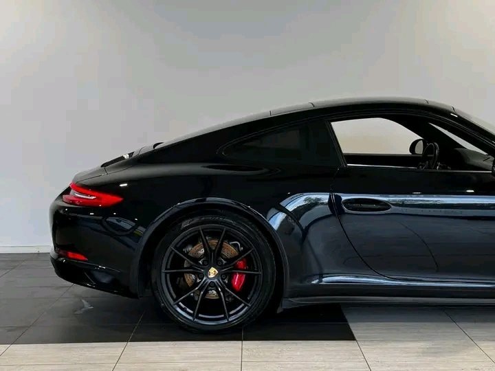 Porsche 911 CARERRA