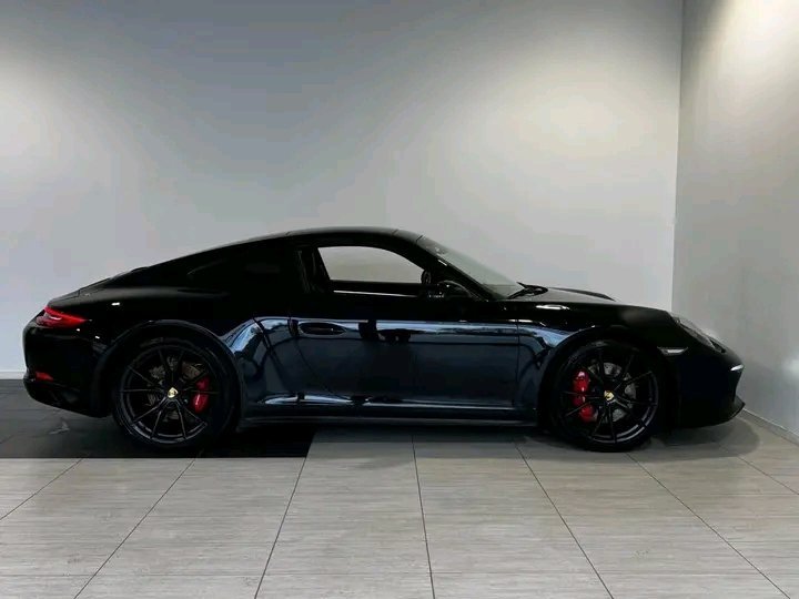 Porsche 911 CARERRA