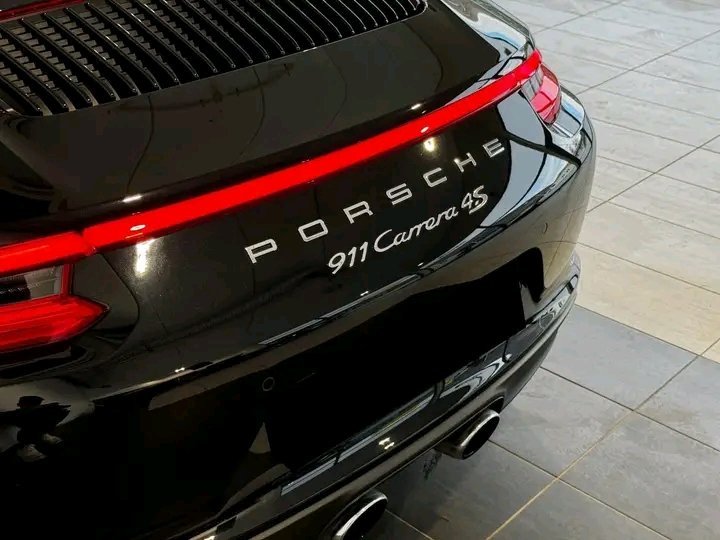 Porsche 911 CARERRA