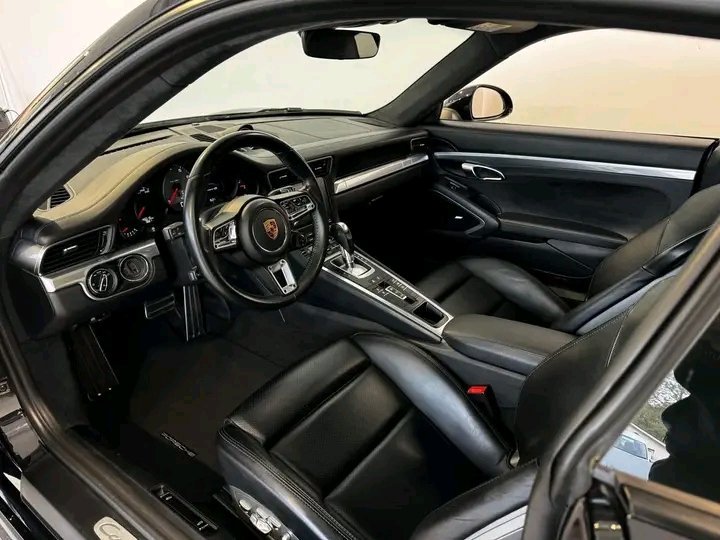 Porsche 911 CARERRA