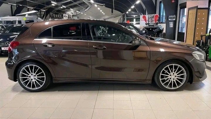 1000025207.jpg Mercedes-Benz A180