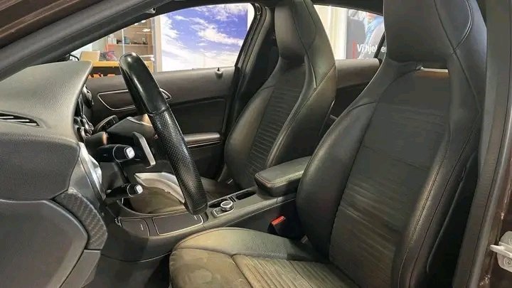 1000025214.jpg Mercedes-Benz A180