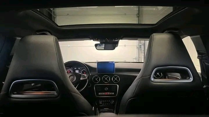 1000025226.jpg Mercedes-Benz A180