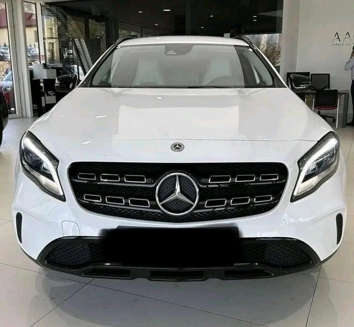 1000025989.jpg Mercedes-Benz GLA 200