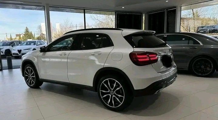 1000025990.jpg Mercedes-Benz GLA 200