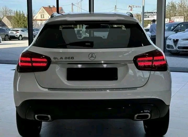 1000025991.jpg Mercedes-Benz GLA 200