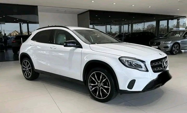 1000025993.jpg Mercedes-Benz GLA 200