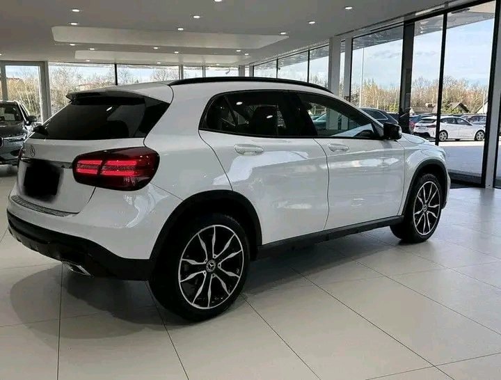 1000025994.jpg Mercedes-Benz GLA 200