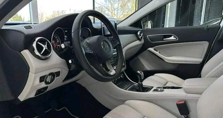 1000025995.jpg Mercedes-Benz GLA 200