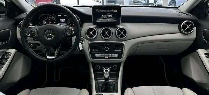 1000025998.jpg Mercedes-Benz GLA 200