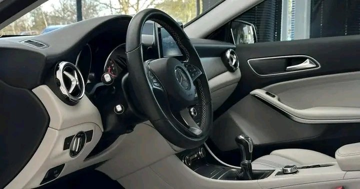 1000026000.jpg Mercedes-Benz GLA 200