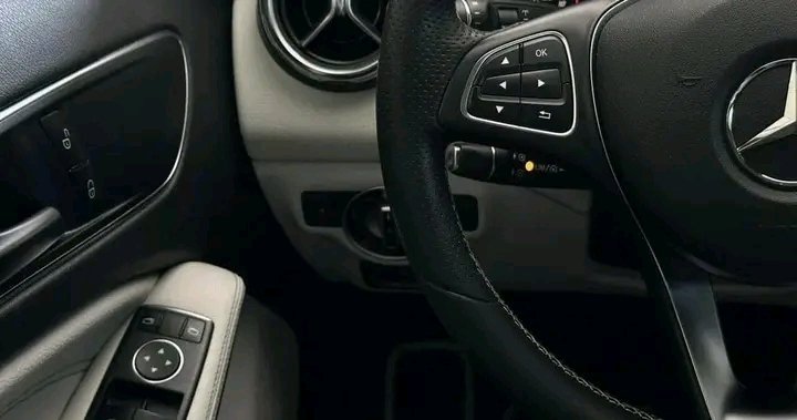1000026009.jpg Mercedes-Benz GLA 200