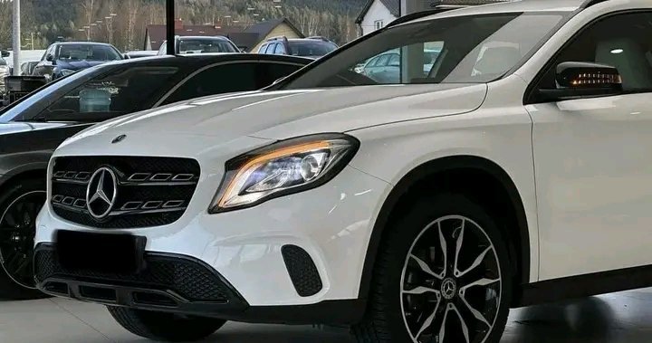 1000026015.jpg Mercedes-Benz GLA 200