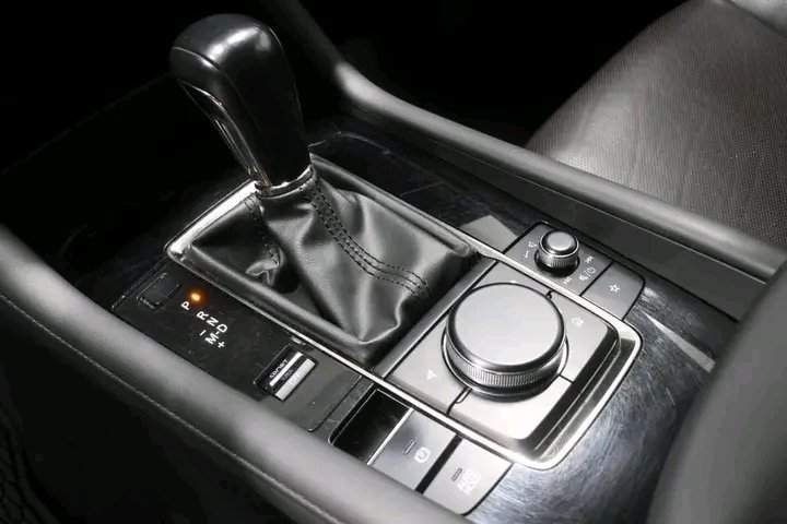 1000026080.jpg Mazda 3 Cosmo