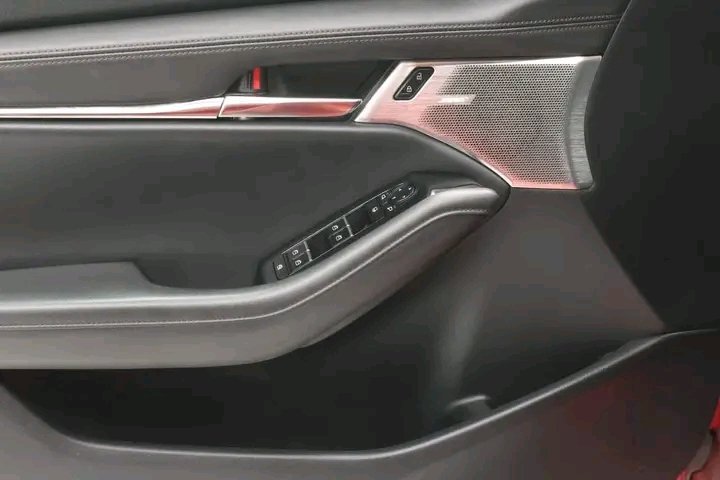 1000026083.jpg Mazda 3 Cosmo