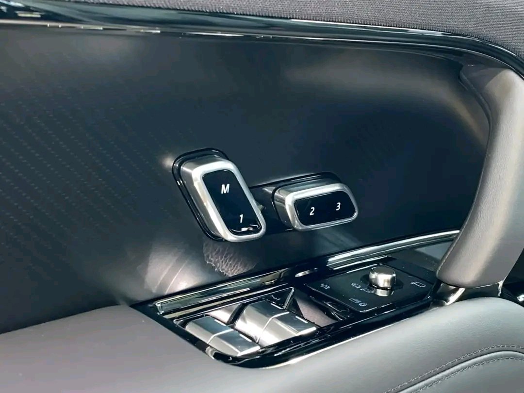 2025/10/152498.jpg Land Rover Range Rover Sport