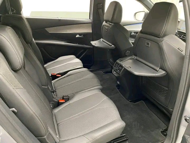 1751022244556.jpg Peugeot 5008 GT