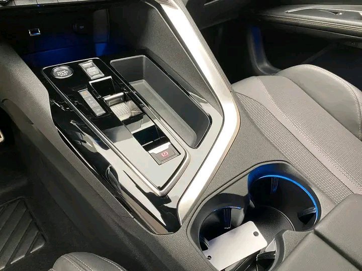 1751022299392.jpg Peugeot 5008 GT