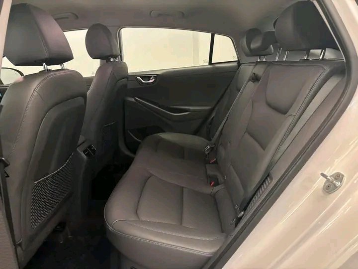 Hyundai IONIQ Hybrid Premium